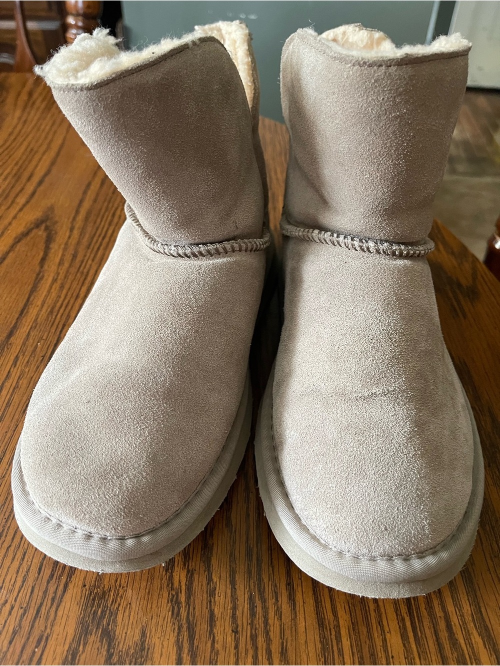 Women’s Bear Paw Boots Size 8!